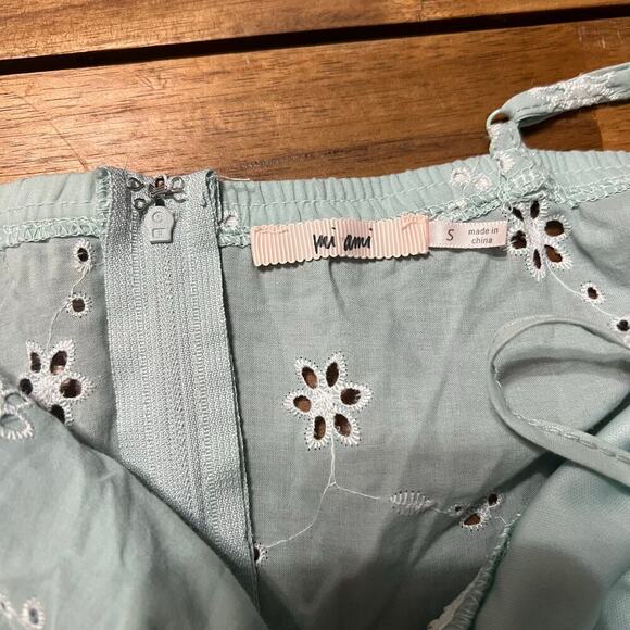 Mi Ami Sage Green Embroidered Eyelet Top Size Small - Picture 6 of 6